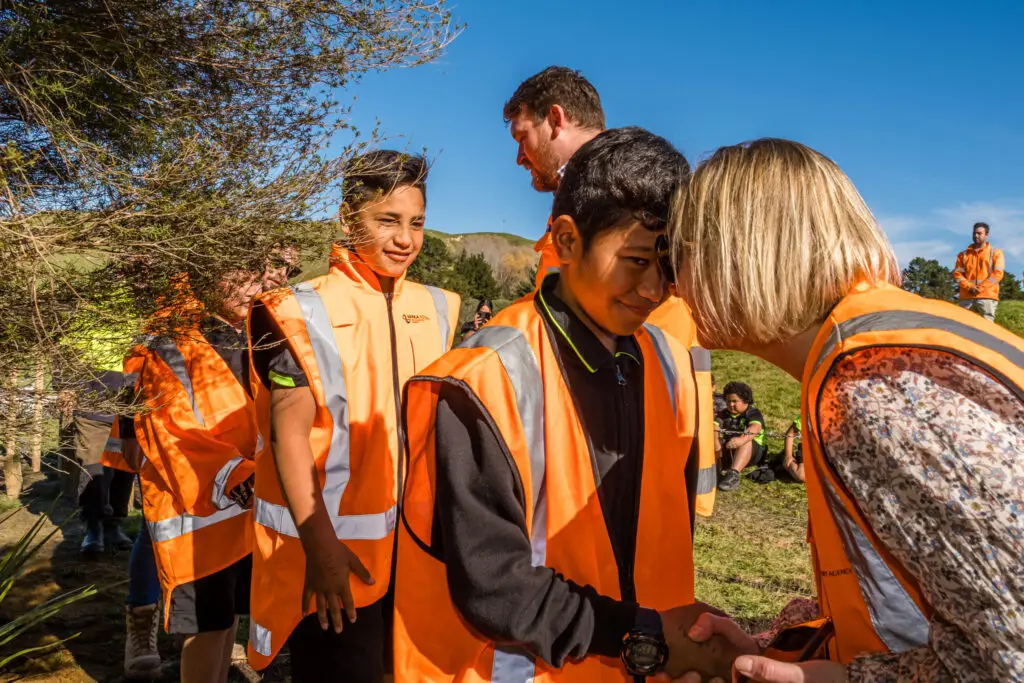 Frank_Engagement_Hongi-with-Kotemaori-School-children-after-planting-Ti-Kouka-trees-scaled